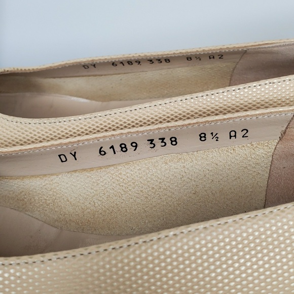 Salvatore Ferragamo Gold Metallic Beige Pumps - Picture 7 of 8